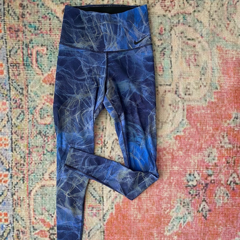 COPY - 🥂Small blue patterned Nike dri-fit leggings